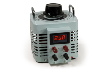 Auto transformator 8A, 250V, s LED displeyem